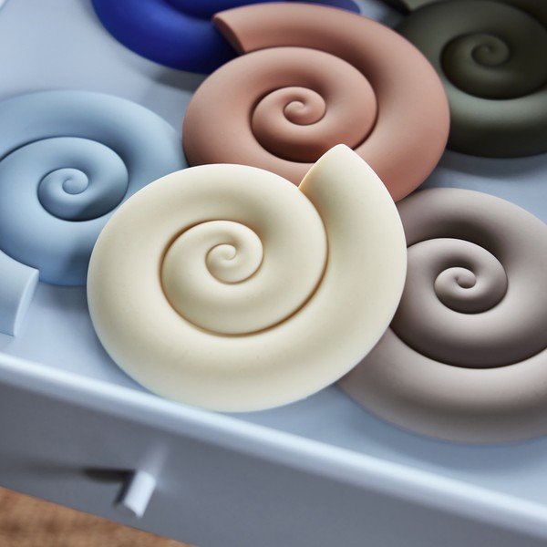 Silikonski podstavek za posodo 15x16,5 cm Nautilus – OYOY Living Design-image-2