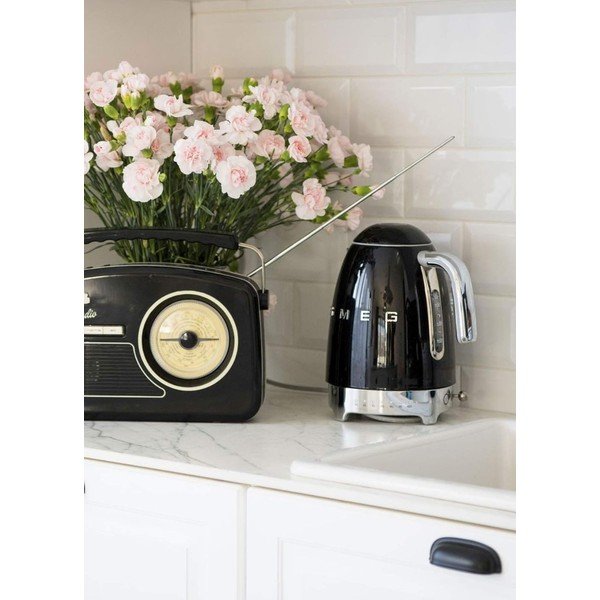 Črn grelnik vode iz nerjavečega jekla 1,7 l Retro Style – SMEG-image-1