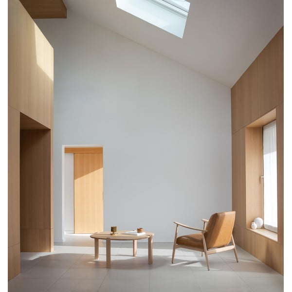 Okrogla klubska mizica iz masivnega hrasta v naravni barvi ø 100 cm Kulin – Gazzda-image-3