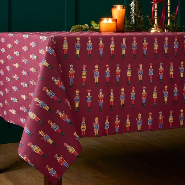 Bombažen namizni prt z božičnim motivom 178x137 cm Christmas Nutcracker – Catherine Lansfield-image-1