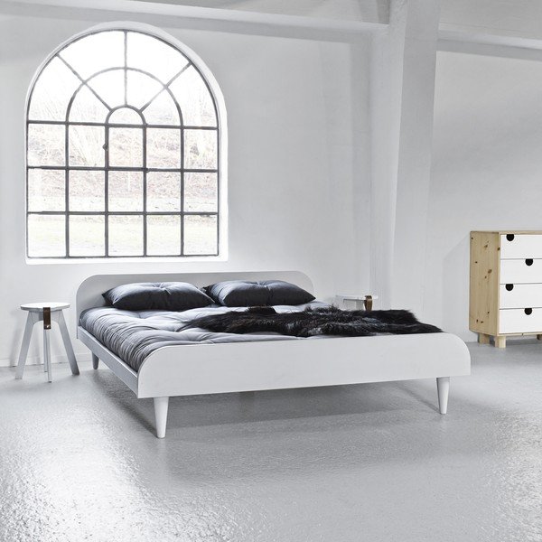 Dvoposteljna postelja iz borovega lesa z ležiščem Karup Design Twist Double Latex White/Black, 140 x 200 cm-image-1