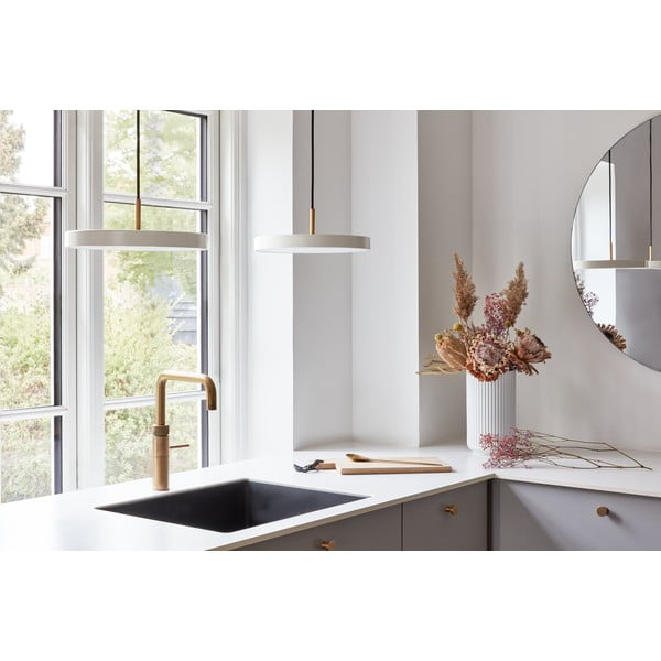 Bela LED viseča svetilka s kovinskim senčnikom ø 31 cm Asteria Mini – UMAGE-image-1