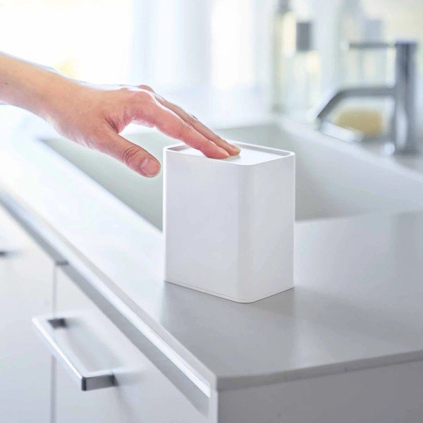 Bel plastičen kopalniški organizator za vatke ali vatirane palčke Tower – YAMAZAKI-image-4