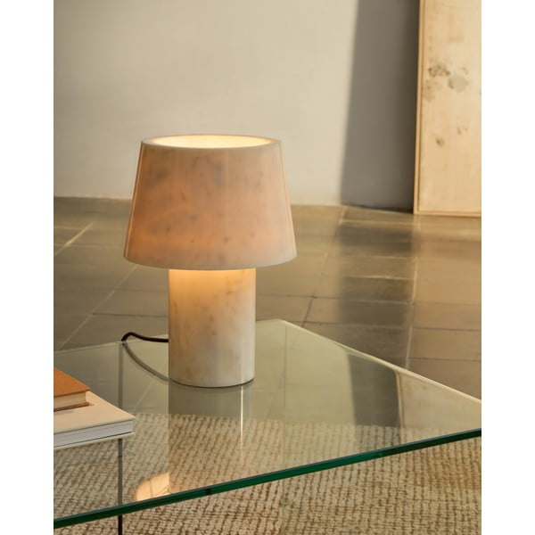 Slonokoščena marmorna namizna svetilka z marmornim senčilom (višina 27 cm) Alaro – Kave Home-image-1