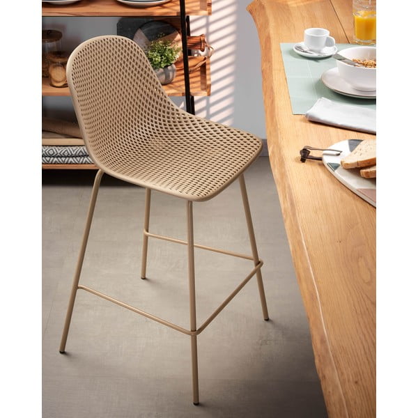 Bež kovinski/plastičen vrtni barski stol Quinby – Kave Home-image-1