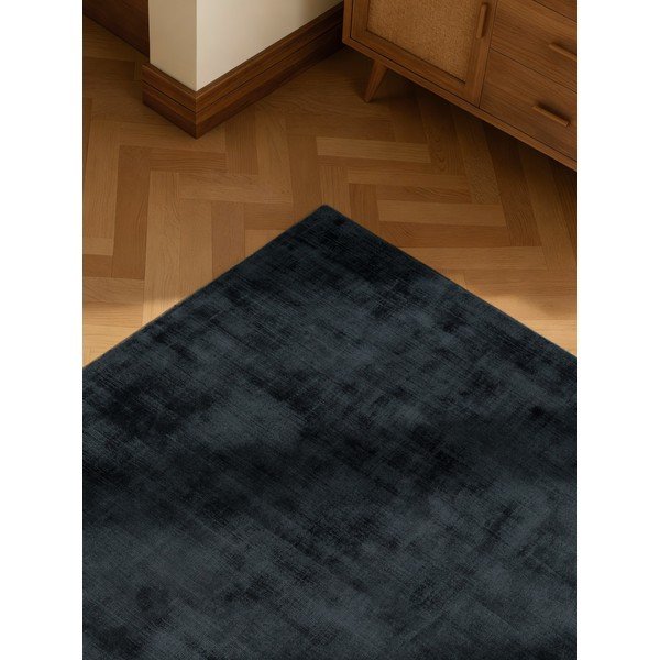 Črna ročno tkana viskozna preproga 80x150 cm Noemi – Vikosa-image-3