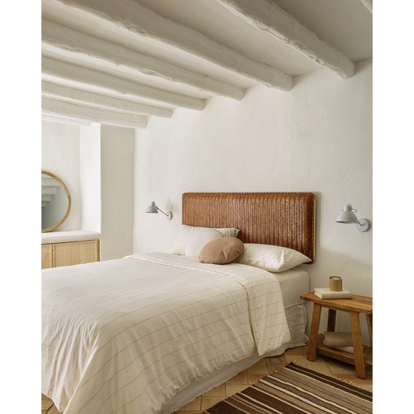 Stolček iz tikovega lesa Kave Home Safara-image-3