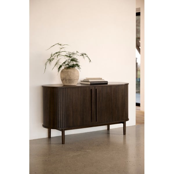 Rjava komoda v hrastovem dekorju z drsnimi vrati 140x76x45 cm Meta – Unique Furniture-image-1