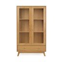Vitrina v hrastovem dekorju v naravni barvi 100x170 cm Kensal – Woodman