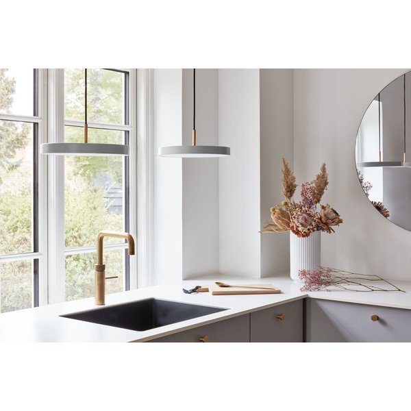 Svetlo siva LED viseča svetilka s kovinskim senčnikom ø 31 cm Asteria Mini – UMAGE-image-1