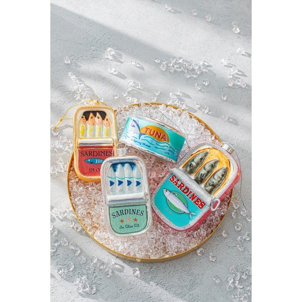 Steklen okrasek za jelko 7 cm Can of Sardines – Sass & Belle-image-4