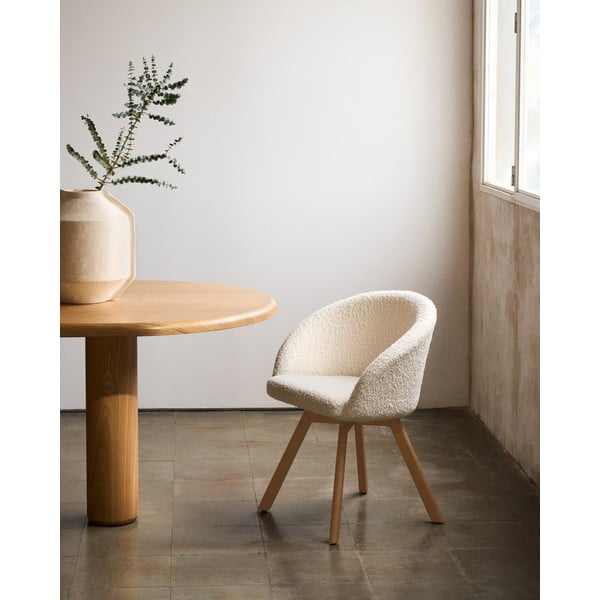 Kremno bel oblazinjen jedilni stol Marvin – Kave Home-image-1