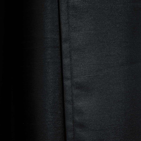 Črna zavesa iz mikrosatena 140x240 cm Shana – douceur d'intérieur-image-4