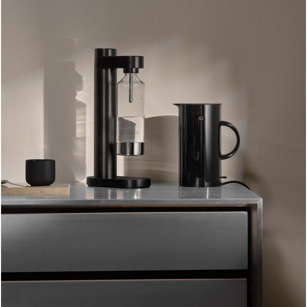 Črn plastičen grelnik vode 1,5 l EM77 – Stelton-image-1