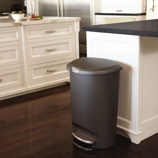 Temno siv plastičen koš za smeti s pedalom 50 l – simplehuman-image-1