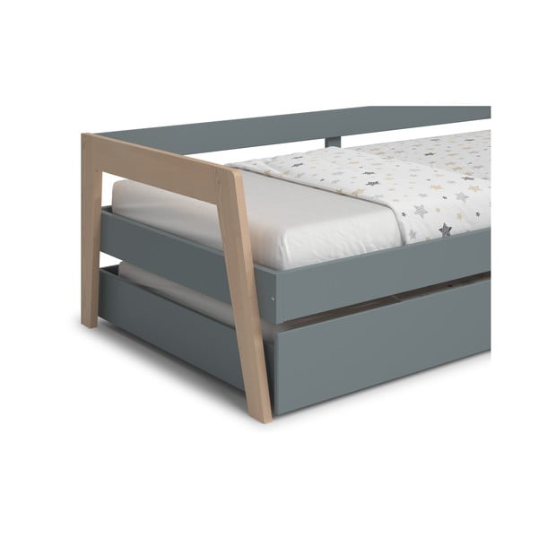 Zelena/prašno zelena otroška postelja iz masivnega bora z dodatnim ležiščem s prostorom za shranjevanje z letvenim dnom 90x200 cm Carrie – Marckeric-image-1