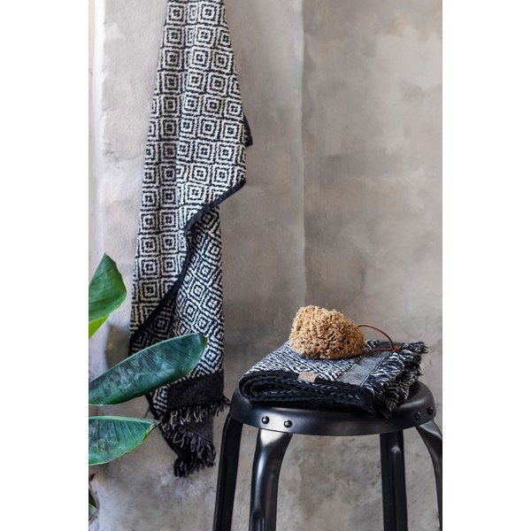 Črno-bela bombažna brisača 50x95 cm Morocco – Mette Ditmer Denmark-image-1