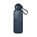 Temno modra steklenica za vodo za na pot iz reciklirane plastike 650 ml Tom – Sagaform