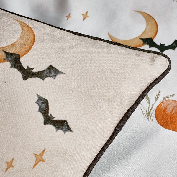 Okrasna blazina z motivom za noč čarovnic 45x45 cm Halloween Highland Cow – Catherine Lansfield-image-2