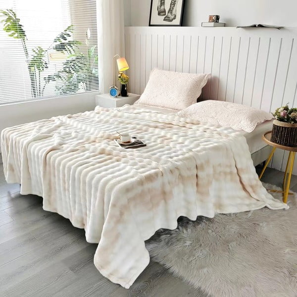 Kremno belo pregrinjalo iz mikropliša 150x200 cm Victory – My House