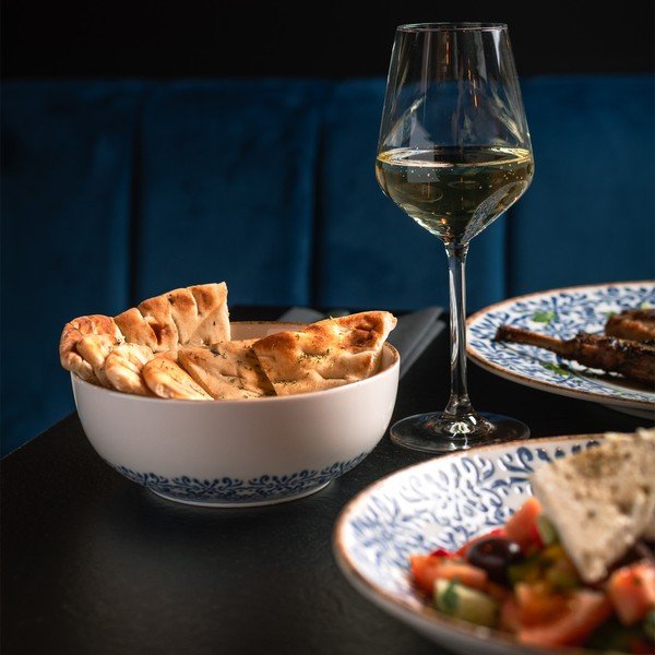 Bela/modra porcelanasta skledica za juho 710 ml Azul – BonBistro-image-1