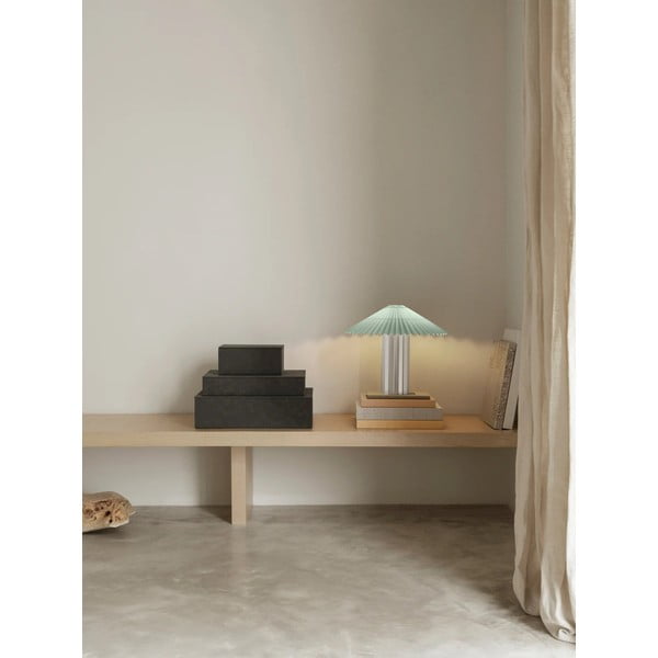 Zatemnitvena namizna svetilka v srebrni in žajbljevo zeleni barvi s tekstilnim senčilom (višina 36 cm) Taite – Blomus-image-1