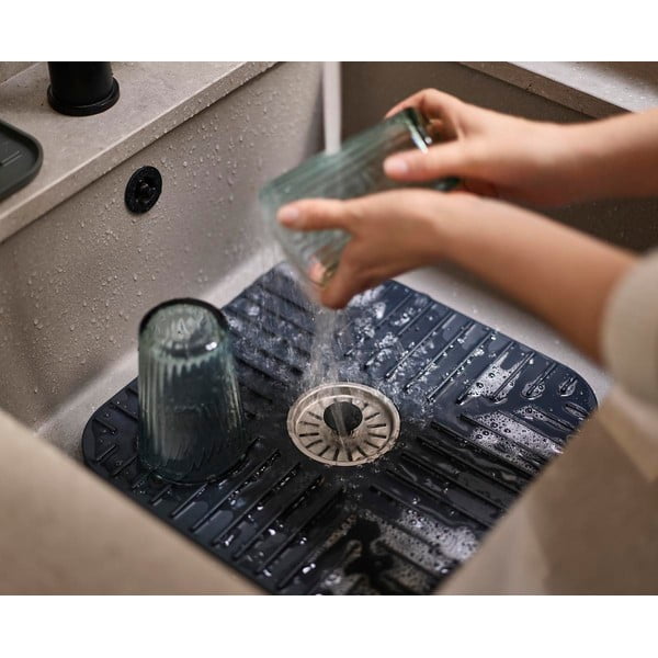 Protizdrsna podloga za korito 30x30 cm SinkShield – Joseph Joseph-image-1