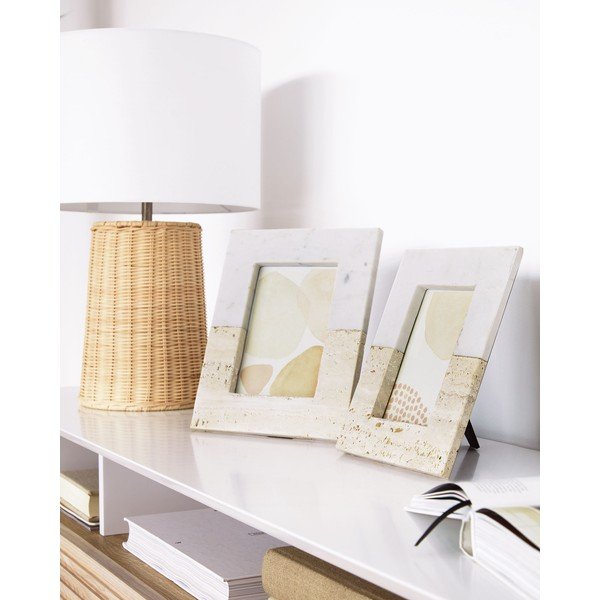 Bel kamnit stoječ okvir 18x23 cm Uria – Kave Home-image-1