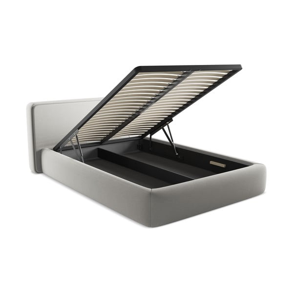 Svetlo siva oblazinjena zakonska postelja s prostorom za shranjevanje z letvenim dnom 140x200 cm Kiana – Makamii-image-3