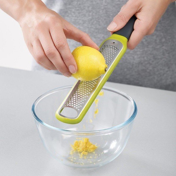 Strgalo za lupino citrusov z lopatico Joseph Joseph Handi-Zest-image-1