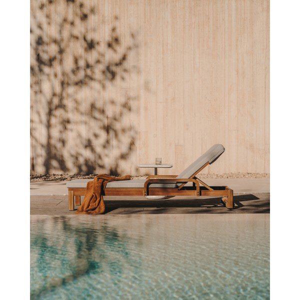 Leseni vrtni ležalnik v beli in naravni barvi Turqueta - Kave Home-image-2