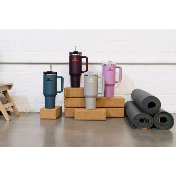 Temno vijolična termovka s slamico iz nerjavečega jekla 1,18 l Quencher H2.0 FlowState Tumbler Plum – Stanley-image-4