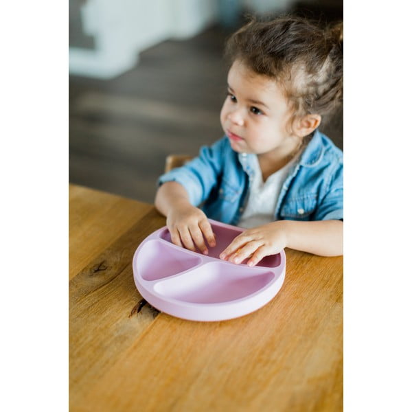Svetlo rožnat silikonski otroški krožnik 19x20,5 cm – Kindsgut-image-1