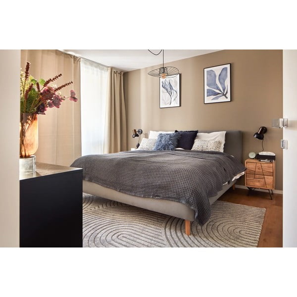 Siva oblazinjena zakonska postelja s prostorom za shranjevanje z letvenim dnom 180x200 cm Mattis – Meise Möbel-image-1