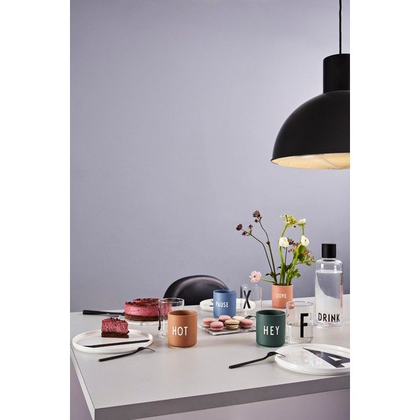 Temno zelena porcelanasta skodelica 300 ml Hey – Design Letters-image-3