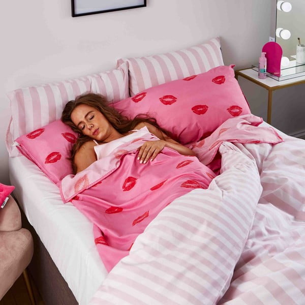 Rožnata rjuha 131x215 cm Pouting Lips – Sassy B