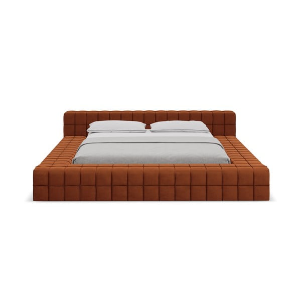 Oblazinjena zakonska postelja z letvenim dnom 140x200 cm v barvi terakote Akela – Makamii-image-2