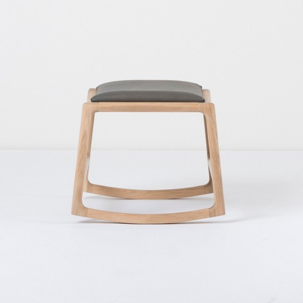 Tabure z masivno hrastovo konstrukcijo in detajli iz sivega bivoljega usnja Gazzda Dedo-image-2