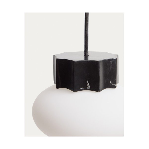 Bela/črna kovinska viseča svetilka s steklenim senčilom ø 15 cm Idela – Kave Home-image-3