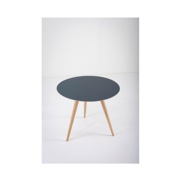 Kavna mizica iz hrastovega lesa z modrim vrhom Gazzda Arp, ⌀ 55 cm-image-3