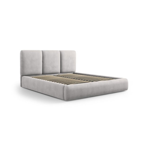 Svetlo siva oblazinjena zakonska postelja s prostorom za shranjevanje z letvenim dnom 160x200 cm Brody – Mazzini Beds