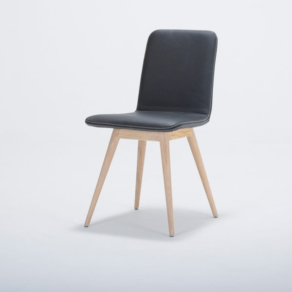 Jedilni stol iz masivnega hrastovega lesa s sedežem iz črnega usnja Gazzda Ena