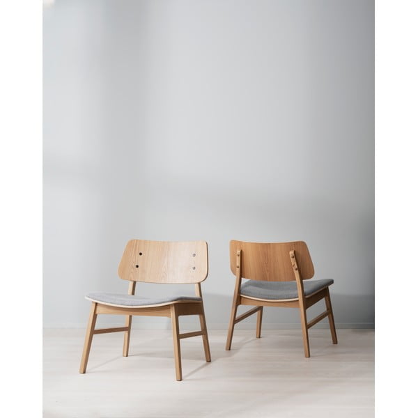 Fotelj iz hrastovega lesa s svetlo sivim sedežem Rowico Nagano-image-1