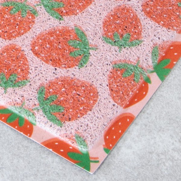 Predpražnik iz PVC-ja 40x70 cm Pink Strawberry – Artsy Doormats-image-2