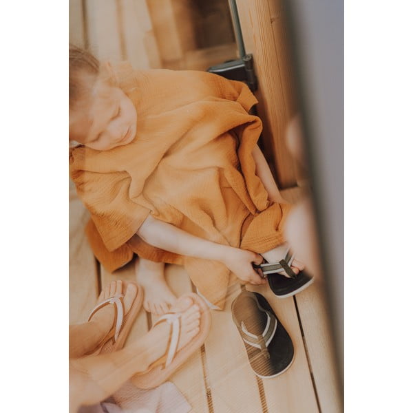 Otroški pončo iz muslina v konjak rjavi barvi velikosti M – Malomi Kids-image-3
