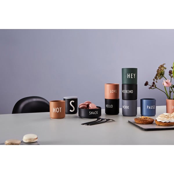 Črna porcelanasta skodelica 300 ml Weekend – Design Letters-image-2