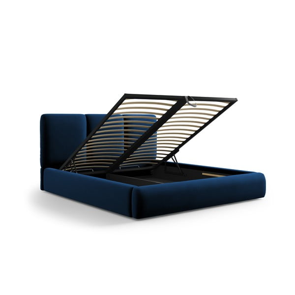 Temno modra žametna oblazinjena zakonska postelja s prostorom za shranjevanje in z letvenim dnom 200x200 cm Brody – Mazzini Beds-image-3