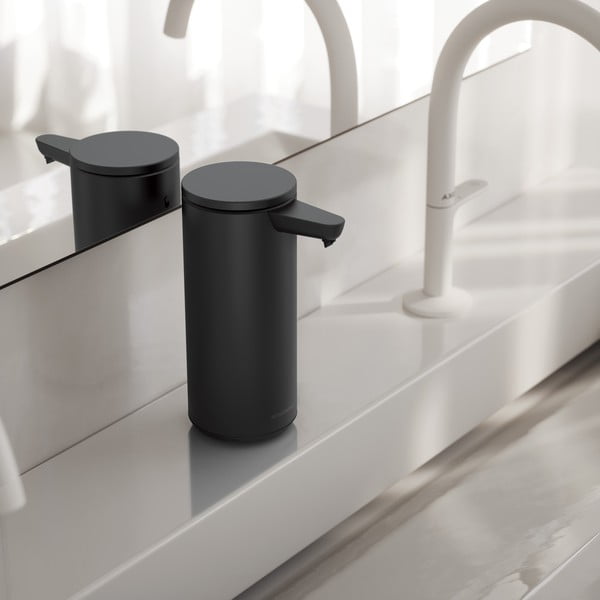 Črn jeklen avtomatski dozirnik za milo 266 ml – simplehuman-image-1