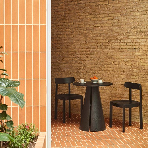 Črn jedilni stol v jesenovem dekorju Nara – Teulat-image-1