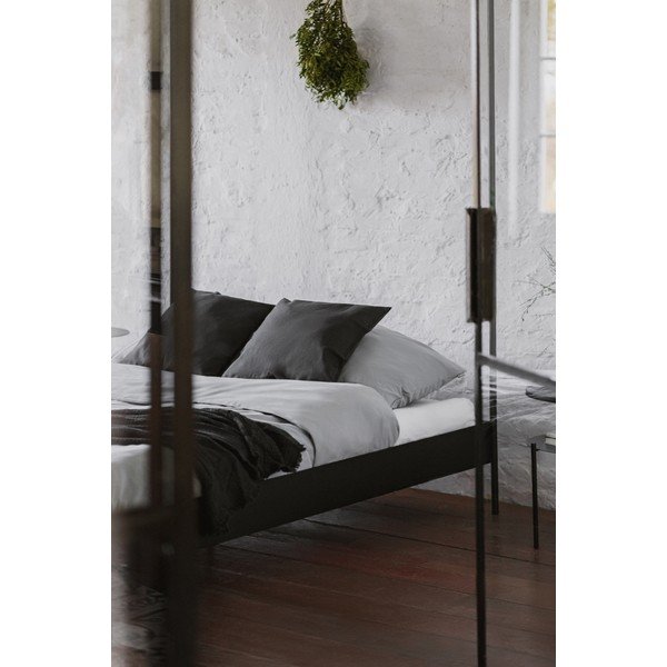 Črna jeklena zakonska postelja brez vzglavja/z ogrodjem za baldahin z letvenim dnom 180x200 cm Eton – noo.ma-image-4